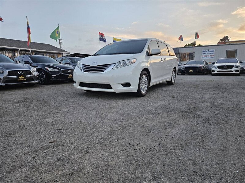 2015 Toyota Sienna XLE Premium 8 Passenger 4dr Mini Van   - Photo 1 - Richmond, CA 94804