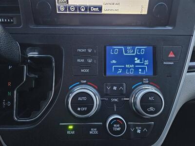 2015 Toyota Sienna XLE Premium 8 Passenger 4dr Mini Van - Photo 11 - Richmond, CA 94804