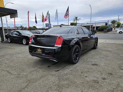 2016 Chrysler 300C 4dr Sedan - Photo 4 - Richmond, CA 94804