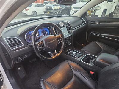 2018 Chrysler 300 Series Limited 4dr Sedan   - Photo 9 - Richmond, CA 94804