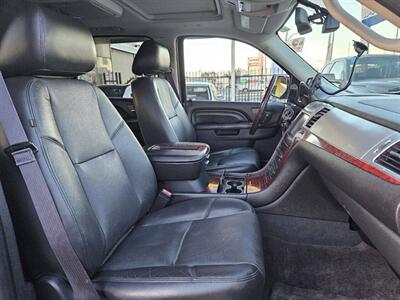 2014 Cadillac Escalade ESV Premium AWD 4dr SUV - Photo 16 - Richmond, CA 94804