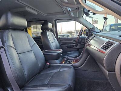 2014 Cadillac Escalade ESV Premium AWD 4dr SUV - Photo 40 - Richmond, CA 94804