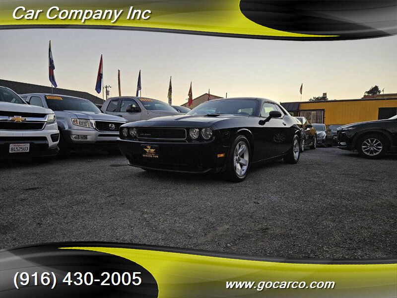 2012 Dodge Challenger SXT 2dr Coupe  