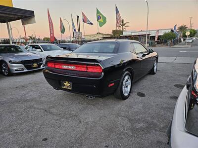 2012 Dodge Challenger SXT 2dr Coupe - Photo 4 - Richmond, CA 94804