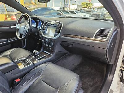 2014 Chrysler 300C 4dr Sedan - Photo 16 - Richmond, CA 94804
