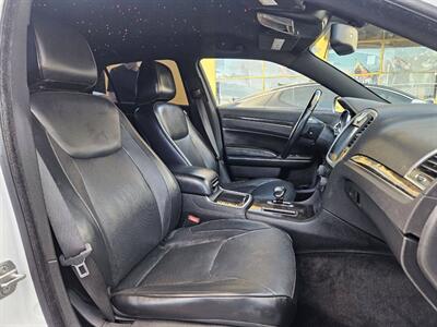 2014 Chrysler 300C 4dr Sedan - Photo 18 - Richmond, CA 94804