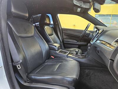 2014 Chrysler 300C 4dr Sedan - Photo 22 - Richmond, CA 94804