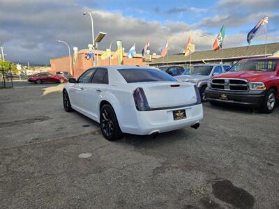 2014 Chrysler 300C 4dr Sedan - Photo 6 - Richmond, CA 94804
