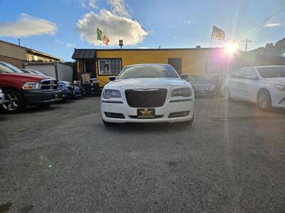 2014 Chrysler 300C 4dr Sedan - Photo 2 - Richmond, CA 94804