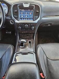 2014 Chrysler 300C 4dr Sedan - Photo 37 - Richmond, CA 94804