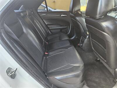 2014 Chrysler 300C 4dr Sedan - Photo 19 - Richmond, CA 94804