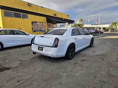 2014 Chrysler 300C 4dr Sedan - Photo 4 - Richmond, CA 94804