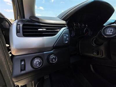 2019 Chevrolet Tahoe LT   - Photo 11 - Kerrville, TX 78028