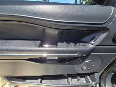 2022 Ford Expedition MAX XLT   - Photo 12 - Kerrville, TX 78028