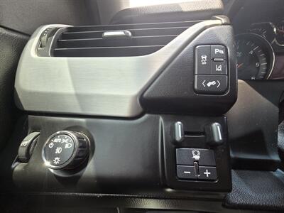 2015 GMC Yukon SLT   - Photo 11 - Kerrville, TX 78028