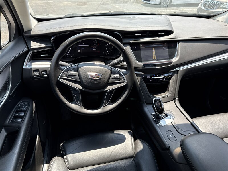2017 Cadillac XT5 Luxury - Photo 9 - Little River, SC 29566