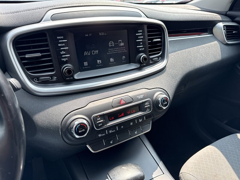 2020 Kia Sorento LX - Photo 10 - Little River, SC 29566