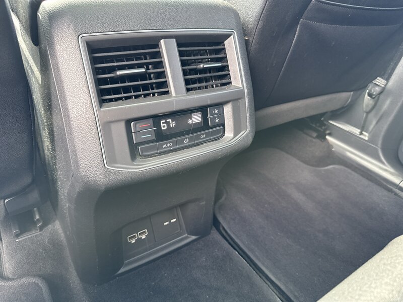 2018 Volkswagen Atlas V6 SEL - Photo 9 - Little River, SC 29566