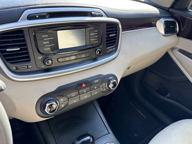 2016 Kia Sorento LX - Photo 9 - Little River, SC 29566