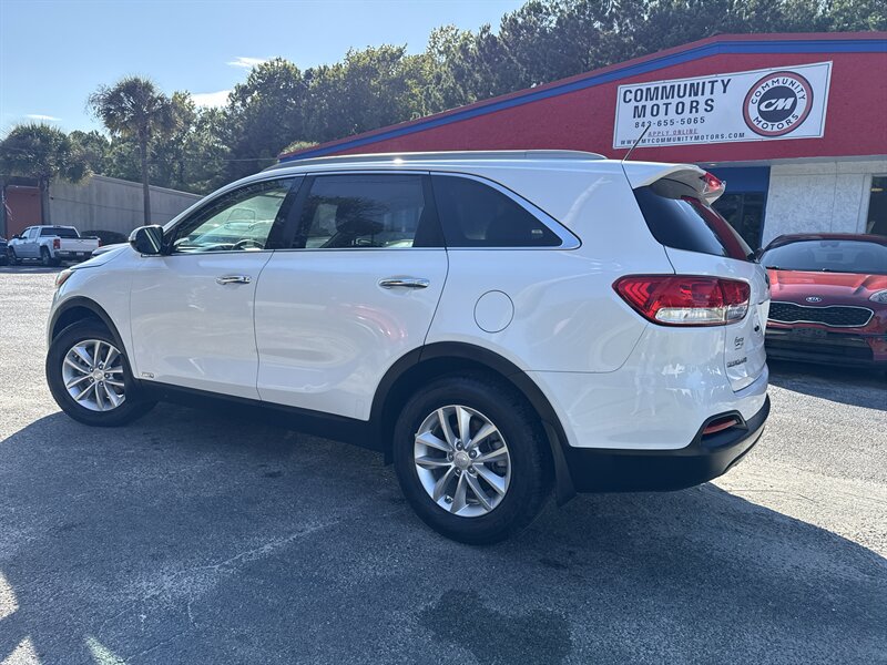 2016 Kia Sorento LX - Photo 4 - Little River, SC 29566