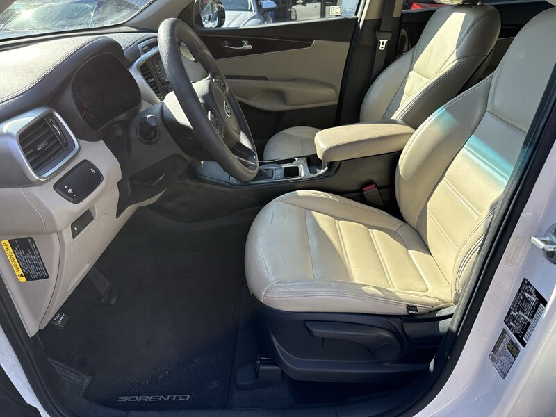 2016 Kia Sorento LX - Photo 10 - Little River, SC 29566