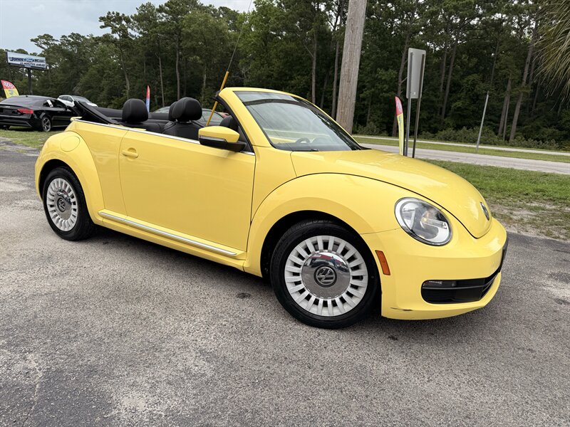2015 Volkswagen Beetle Convertible 1.8T PZEV - Photo 2 - Little River, SC 29566