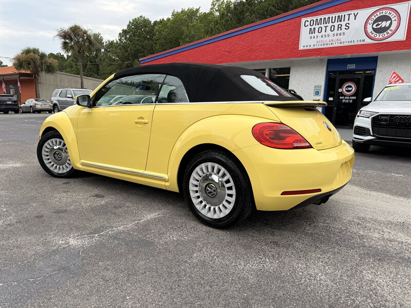 2015 Volkswagen Beetle Convertible 1.8T PZEV - Photo 8 - Little River, SC 29566