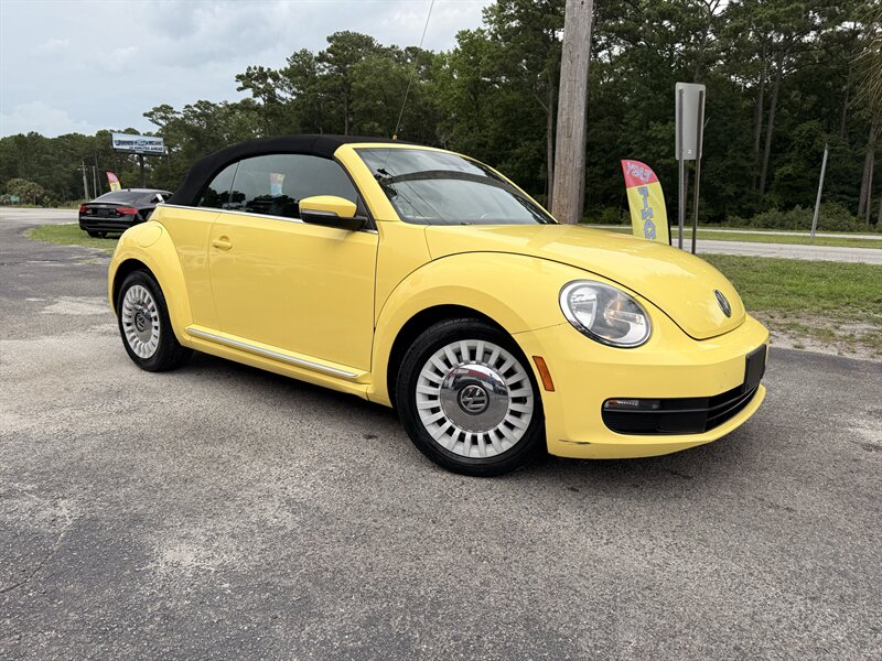 2015 Volkswagen Beetle Convertible 1.8T PZEV - Photo 6 - Little River, SC 29566