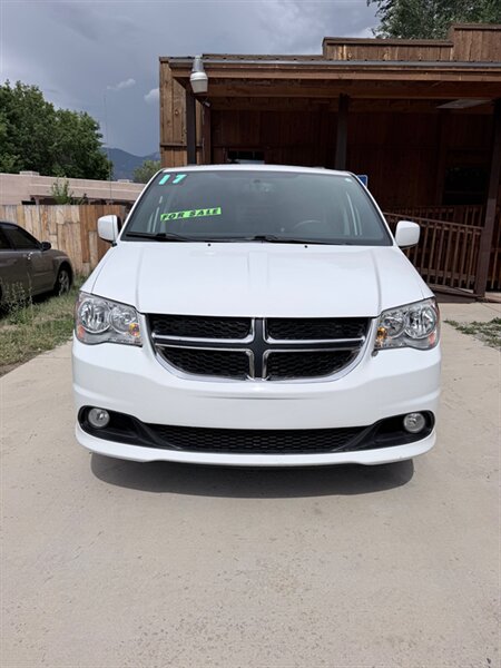 2017 Dodge Grand Caravan SXT - Photo 2 - Taos, NM 87571