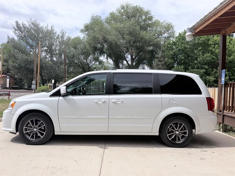 2017 Dodge Grand Caravan SXT - Photo 4 - Taos, NM 87571