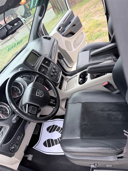 2017 Dodge Grand Caravan SXT - Photo 7 - Taos, NM 87571