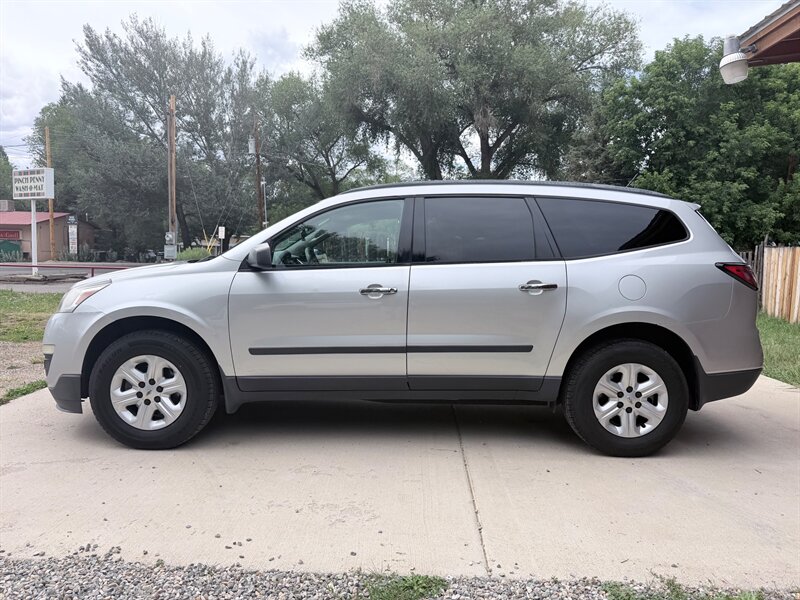 2016 Chevrolet Traverse LS - Photo 4 - Taos, NM 87571