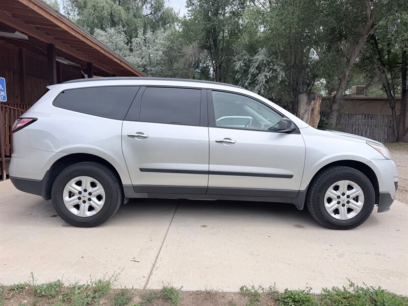 2016 Chevrolet Traverse LS - Photo 5 - Taos, NM 87571