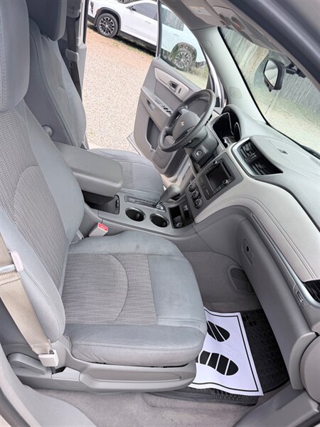 2016 Chevrolet Traverse LS - Photo 11 - Taos, NM 87571