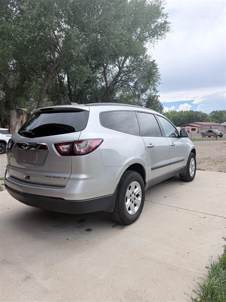2016 Chevrolet Traverse LS - Photo 6 - Taos, NM 87571