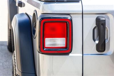 2020 Jeep Wrangler Unlimited Sport   - Photo 15 - Cape Coral, FL 33909