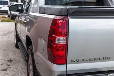 2010 Chevrolet Avalanche LTZ   - Photo 14 - Cape Coral, FL 33909