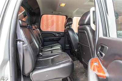 2010 Chevrolet Avalanche LTZ   - Photo 35 - Cape Coral, FL 33909