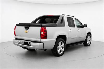 2010 Chevrolet Avalanche LTZ   - Photo 7 - Cape Coral, FL 33909