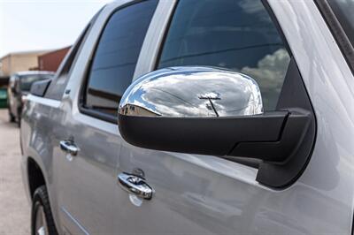2010 Chevrolet Avalanche LTZ   - Photo 27 - Cape Coral, FL 33909