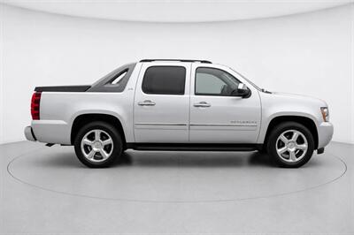 2010 Chevrolet Avalanche LTZ   - Photo 6 - Cape Coral, FL 33909