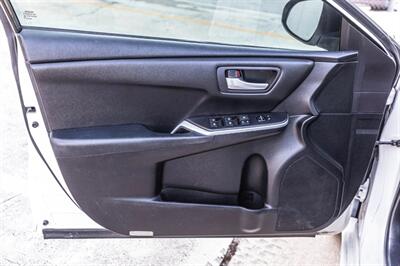 2015 Toyota Camry LE   - Photo 35 - Cape Coral, FL 33909