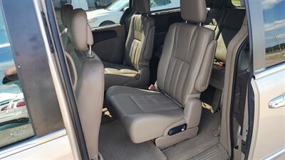 2014 Chrysler Town and Country Touring-L - Photo 11 - Baraboo, WI 53913