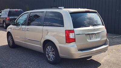 2014 Chrysler Town and Country Touring-L - Photo 6 - Baraboo, WI 53913