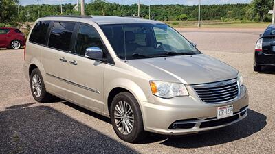 2014 Chrysler Town and Country Touring-L - Photo 3 - Baraboo, WI 53913