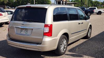 2014 Chrysler Town and Country Touring-L - Photo 8 - Baraboo, WI 53913
