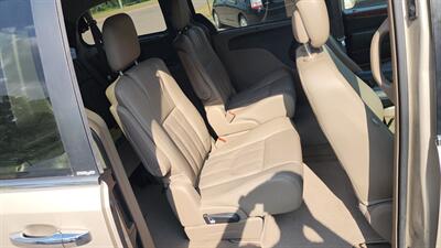 2014 Chrysler Town and Country Touring-L - Photo 15 - Baraboo, WI 53913