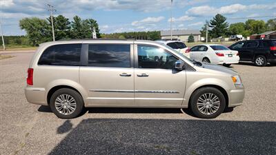 2014 Chrysler Town and Country Touring-L - Photo 4 - Baraboo, WI 53913