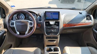 2014 Chrysler Town and Country Touring-L - Photo 13 - Baraboo, WI 53913