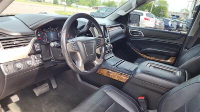 2016 GMC Yukon XL Denali   - Photo 10 - Baraboo, WI 53913